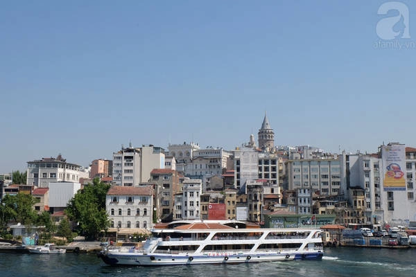 Tháp Galata - tòa tháp cổ cao nhất thành phố. Tháp Galata - tòa tháp cổ cao nhất thành phố.