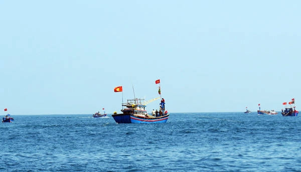Các tàu cá của ngư dân đang đánh bắt trên biển - Ảnh: Minh Kỳ Các tàu cá của ngư dân đang đánh bắt trên biển - Ảnh: Minh Kỳ