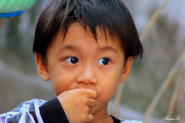 Và muốn biết nơi đó yên bình đến mức nào, hãy nhìn vào đôi mắt trẻ thơ. Đến Phú Yên, muốn tận hưởng cuộc sống yên bình dung dị, đừng bỏ qua Từ Nham bạn nhé.