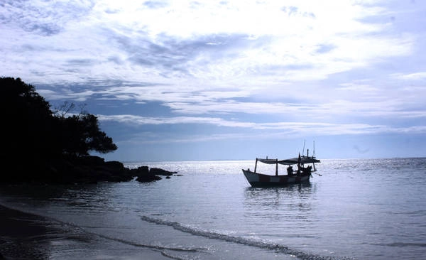 Tôi trở lại khách sạn tắm rửa nghỉ ngơi và đến nơi ăn tối với mọi người trong đoàn. Coco Beach resort được đoàn lựa chọn, với nhiều mức giá như dorm 300.000 đồng/phòng, phòng 2 người 800.000 đồng/phòng, phòng 4 người giá 1,2 triệu đồng/phòng... Tôi trở lại khách sạn tắm rửa nghỉ ngơi và đến nơi ăn tối với mọi người trong đoàn. Coco Beach resort được đoàn lựa chọn, với nhiều mức giá như dorm 300.000 đồng/phòng, phòng 2 người 800.000 đồng/phòng, phòng 4 người giá 1,2 triệu đồng/phòng...