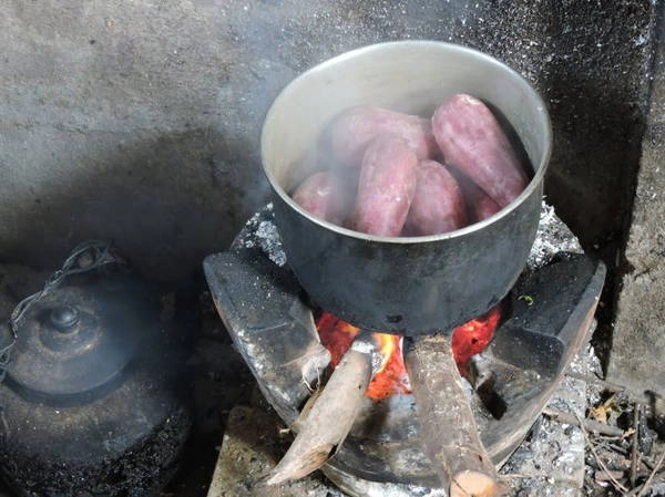 Khoai lang luộc, món ngon quen thuộc của người dân xứ Quảng - Ảnh: T.Ly Khoai lang luộc, món ngon quen thuộc của người dân xứ Quảng - Ảnh: T.Ly