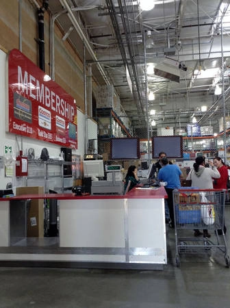 Khu vực nhận lại hàng đổi trả ở Costco