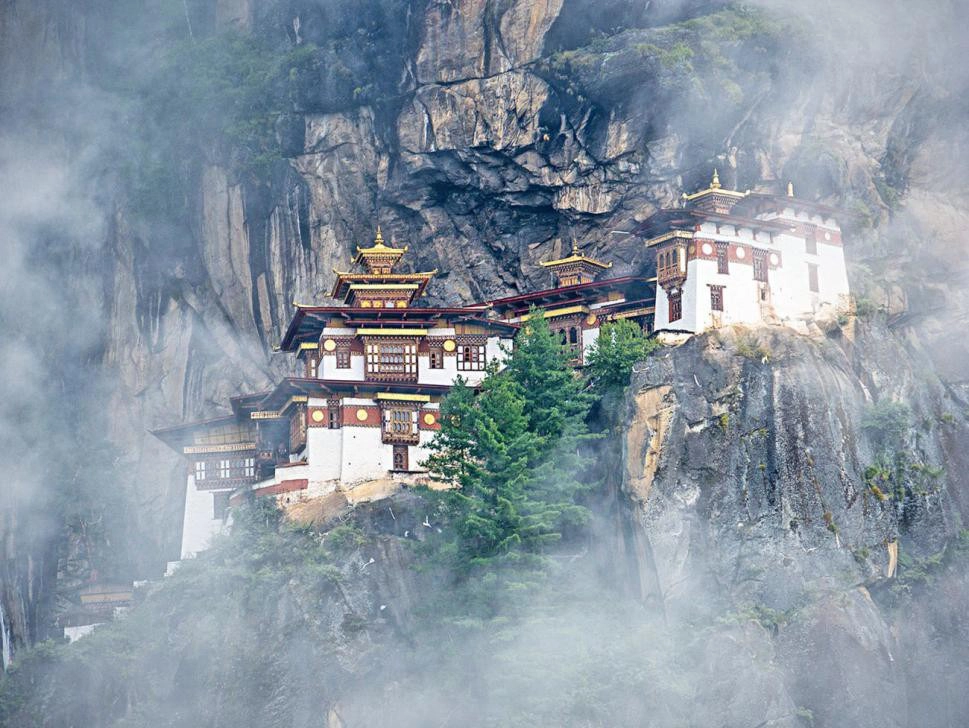 Thời tiết ở Bhutan mùa đông được đánh giá dễ chịu. Nơi đây có nắng ấm ban ngày và không khí mát lạnh vào buổi tối. Thời tiết khiến những ai đặt chân đến đây đều thích thú. Ảnh: Swantour.