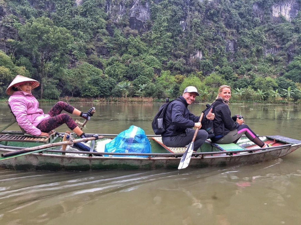 mua-vang-tam-coc-diu-dep-trong-anh-check-in-cua-khach-tay-ivivu-12