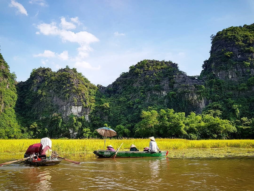 mua-vang-tam-coc-diu-dep-trong-anh-check-in-cua-khach-tay-ivivu-23