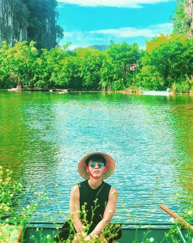Không bỏ lỡ cơ hội tốt, bên cạnh việc thăm thú các thắng cảnh, rất nhiều những bức ảnh check-in đẹp được bạn trẻ lưu lại trong mùa vàng Tam Cốc. Ảnh: Iamldat - Olivia.tran1612. Không bỏ lỡ cơ hội tốt, bên cạnh việc thăm thú các thắng cảnh, rất nhiều những bức ảnh check-in đẹp được bạn trẻ lưu lại trong mùa vàng Tam Cốc. Ảnh: Iamldat - Olivia.tran1612.