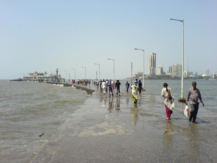 Phía ngoài đền thờ Haji Ali - Ảnh: namasteIndia Phía ngoài đền thờ Haji Ali - Ảnh: namasteIndia