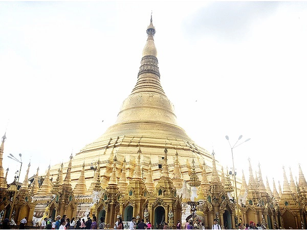 Myanmar vang danh thế giới với những ngôi chùa vàng nguy nga, tráng lệ - Ảnh: Bông Mai