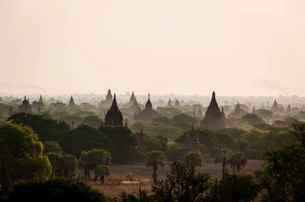 Những ngôi đền cổ hiện ra vào buổi sáng sớm tinh mơ tại Old BaGan