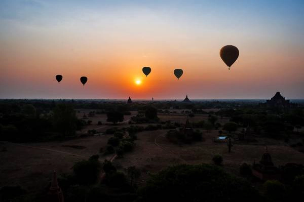 Bình minh tại Ngôi đền Shwesandaw