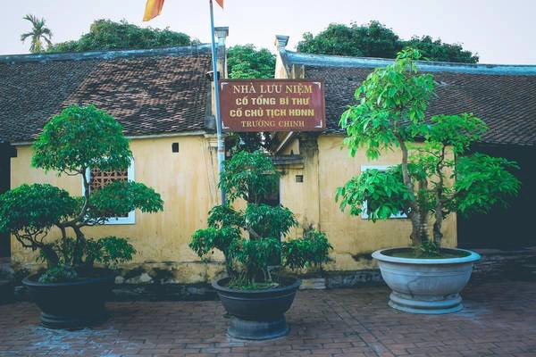Cuối hành trình, bạnghé qua làng Hành Thiện, xã Xuân Hồng, huyện Xuân Trường thăm nhà lưu niệm cố Tổng bí thư Trường Chinh. Cuối hành trình, bạnghé qua làng Hành Thiện, xã Xuân Hồng, huyện Xuân Trường thăm nhà lưu niệm cố Tổng bí thư Trường Chinh.