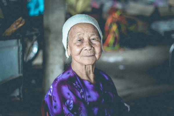 Những bà bán hàng thân thiện, dễ mến là một trong những hình ảnh đẹp tại những phiên chợ nơi đây. Những bà bán hàng thân thiện, dễ mến là một trong những hình ảnh đẹp tại những phiên chợ nơi đây.