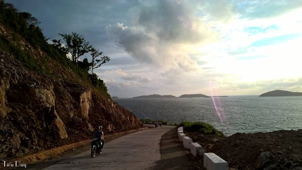 Ở bất kỳ góc đường nào trên đảo Nam Du, bạn cũng sẽ không khỏi ngỡ ngàng vì vẻ đẹp mà thiên nhiên mang lại, đặc biệt là vào lúc bình minh hoặc hoàng hôn. Ở bất kỳ góc đường nào trên đảo Nam Du, bạn cũng sẽ không khỏi ngỡ ngàng vì vẻ đẹp mà thiên nhiên mang lại, đặc biệt là vào lúc bình minh hoặc hoàng hôn.