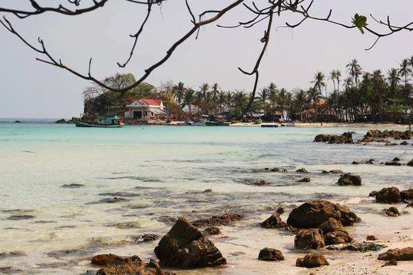 Rời đảo Củ Tron, du khách tham gia tour khám phá các hòn đảo bắt đầu với hòn Mấu. Đây được đánh giá là hòn đảo với cảnh sắc thiên nhiên đẹp nhất ở Nam Du. Rời đảo Củ Tron, du khách tham gia tour khám phá các hòn đảo bắt đầu với hòn Mấu. Đây được đánh giá là hòn đảo với cảnh sắc thiên nhiên đẹp nhất ở Nam Du.
