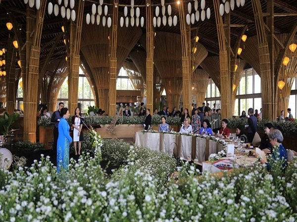 Từng đón tiếp các khách VIP: Khu nghỉ dưỡng năm sao Naman Retreat ở Đà Nẵng vừa là nơi tổ chức tiệc chiêu đãi Đệ nhất phu nhân của các nền kinh tế APEC.
