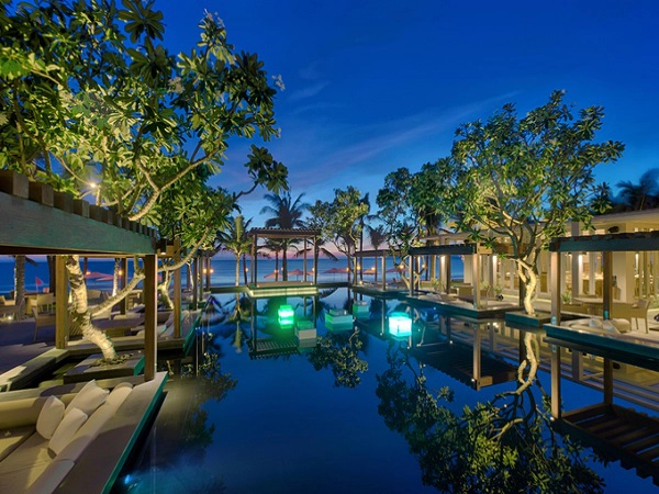 Nếu yêu thích phong cách hiện đại, mang đậm chất Tây, du khách có thể chọn B-Lounge để thưởng thức các món ăn cầu kỳ từ nhiều nước châu Âu.