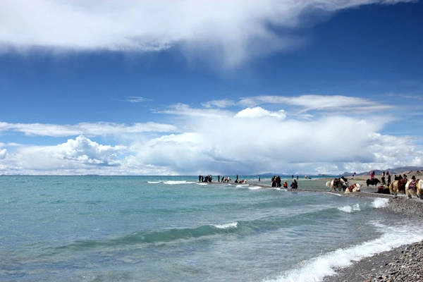 Con đèo Lakenla huyền thoại nằm ở độ cao 5.190 m. Con đèo Lakenla huyền thoại nằm ở độ cao 5.190 m.