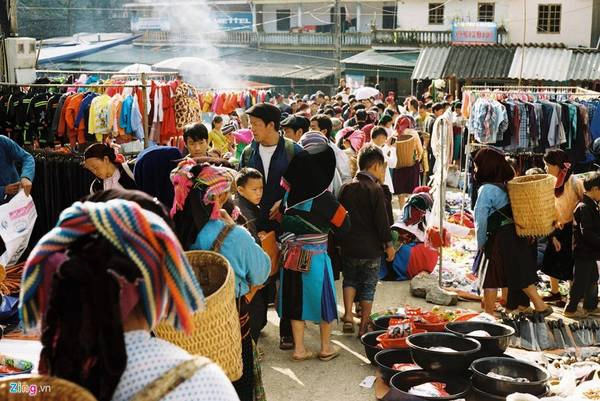 Phiên chợ sắc màu ở huyện Đồng Văn. Phiên chợ sắc màu ở huyện Đồng Văn.