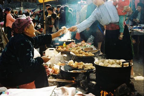 Những hàng bánh rán luôn nghi ngút khói Những hàng bánh rán luôn nghi ngút khói