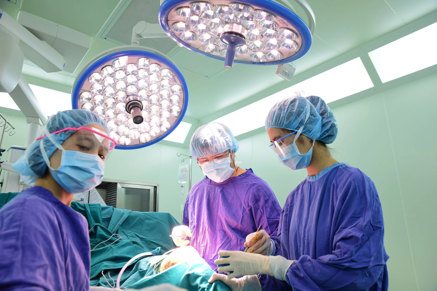 Ký cam kết trước khi phẫu thuật - thủ thuật