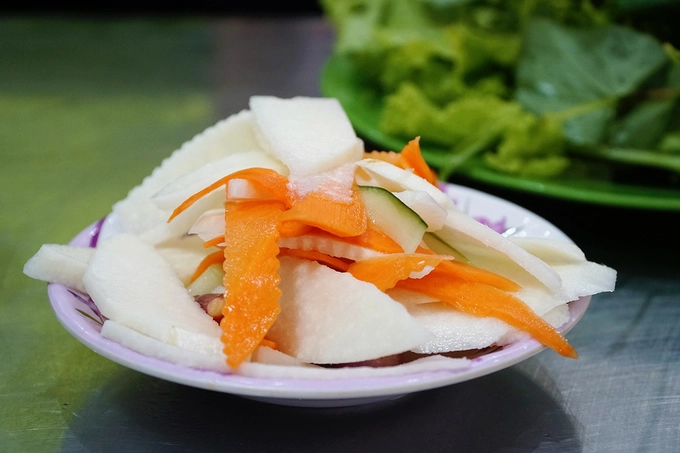 Đĩa đồ ngâm chua tươi giòn.