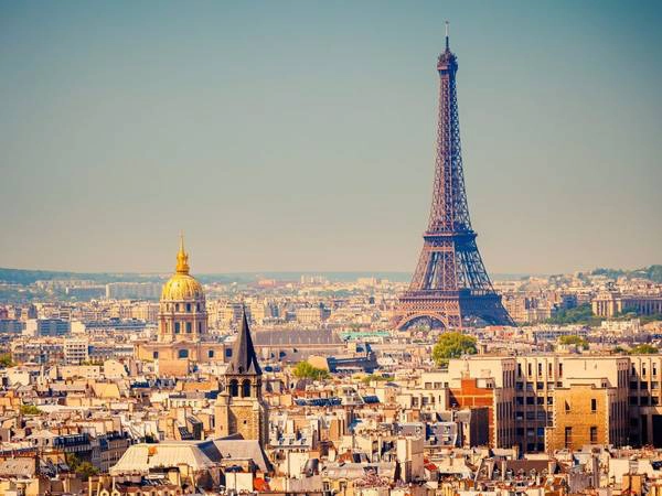 Paris, Pháp: Nên đặt phòng trước chuyến đi khoảng 4 tháng, bạn sẽ tiết kiệm được 32% tiền phòng khách sạn. Ảnh: Shutterstock / S.Borisov Paris, Pháp: Nên đặt phòng trước chuyến đi khoảng 4 tháng, bạn sẽ tiết kiệm được 32% tiền phòng khách sạn. Ảnh: Shutterstock / S.Borisov