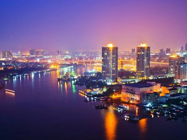 Bangkok, Thái Lan: Cũng giống như Hà Nội, nếu bạn đến du lịch Bangkok cũng nên đặt phòng trước chuyến đi khoảng 3 tháng. Ảnh: Shutterstock.com Bangkok, Thái Lan: Cũng giống như Hà Nội, nếu bạn đến du lịch Bangkok cũng nên đặt phòng trước chuyến đi khoảng 3 tháng. Ảnh: Shutterstock.com