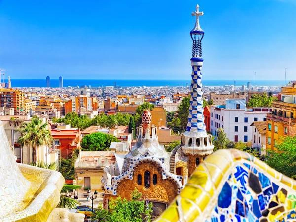 Barcelona, Tây Ban Nha: Nên đặt phòng trước chuyến đi khoảng từ 3 - 6 tháng, bạn sẽ tiết kiệm được 27% tiền phòng khách sạn. Ảnh: Shutterstock / Brian Kinney Barcelona, Tây Ban Nha: Nên đặt phòng trước chuyến đi khoảng từ 3 - 6 tháng, bạn sẽ tiết kiệm được 27% tiền phòng khách sạn. Ảnh: Shutterstock / Brian Kinney