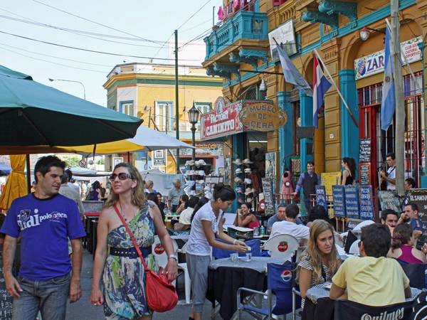 Buenos Aires, Argentina: Nên đặt phòng trước chuyến đi khoảng từ 1 - 4 tháng, bạn sẽ tiết kiệm được 19% tiền phòng khách sạn. Ảnh: De Visu / Shutterstock.com Buenos Aires, Argentina: Nên đặt phòng trước chuyến đi khoảng từ 1 - 4 tháng, bạn sẽ tiết kiệm được 19% tiền phòng khách sạn. Ảnh: De Visu / Shutterstock.com