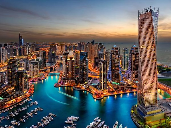 Dubai, Các Tiểu vương quốc Ả Rập thống nhất: Nên đặt phòng trước chuyến đi khoảng 2 tháng, bạn sẽ tiết kiệm được 40% tiền phòng khách sạn. Ảnh: Shutterstock / Ashraf Jandali Dubai, Các Tiểu vương quốc Ả Rập thống nhất: Nên đặt phòng trước chuyến đi khoảng 2 tháng, bạn sẽ tiết kiệm được 40% tiền phòng khách sạn. Ảnh: Shutterstock / Ashraf Jandali