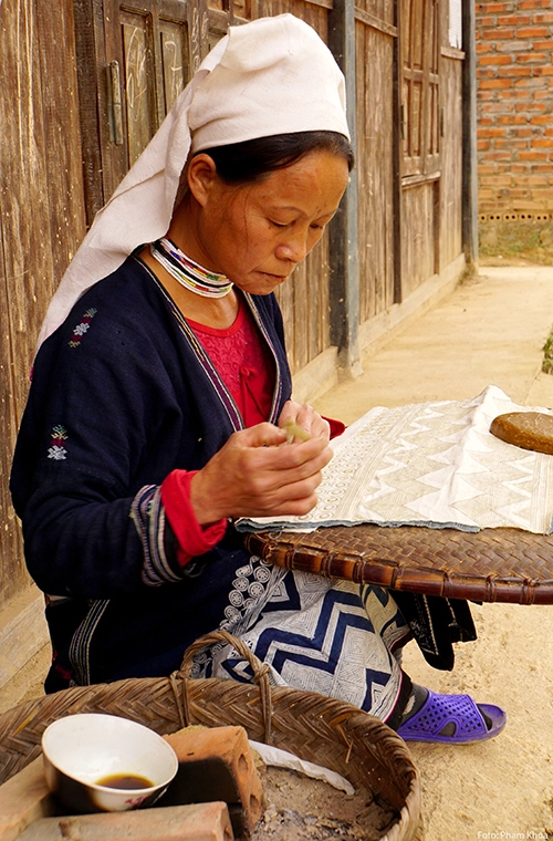 Tham quan tuyến này, du khách còn có thể ghé điểm di sản hóa thạch tại xã Lang Môn, làng dệt thổ cẩm in sáp ong của dân tộc Dao (ảnh), khu rừng Trần Hưng Đạo... Tham quan tuyến này, du khách còn có thể ghé điểm di sản hóa thạch tại xã Lang Môn, làng dệt thổ cẩm in sáp ong của dân tộc Dao (ảnh), khu rừng Trần Hưng Đạo...