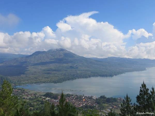 Ngọn núi lửa ở Bali vẫn còn đang hoạt động. Ngọn núi lửa ở Bali vẫn còn đang hoạt động.
