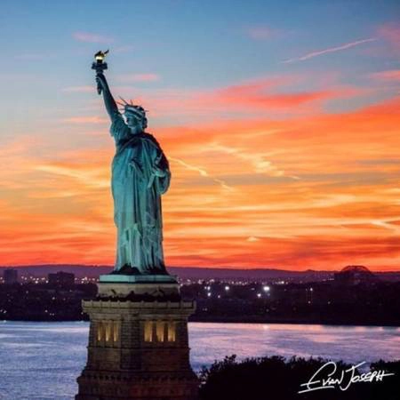 Phần nằm bên dưới mặt nước của đảo Tự do (Liberty Island), nơi tượng Nữ thần Tự do được đặt, thuộc địa phận tiểu bang New Jersey, nó không thuộc New York như mọi người thường nghĩ.