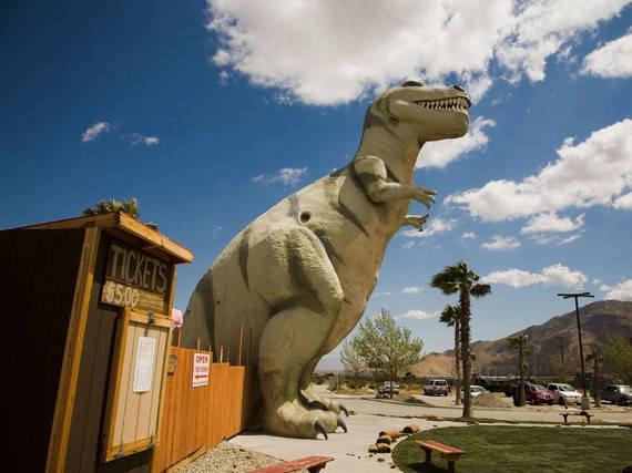 Cabazon Dinosaurs là những bức tượng khủng long khổng lồ nằm ở khu vực Cabazon, bang California. Ảnh: Alamy Cabazon Dinosaurs là những bức tượng khủng long khổng lồ nằm ở khu vực Cabazon, bang California. Ảnh: Alamy