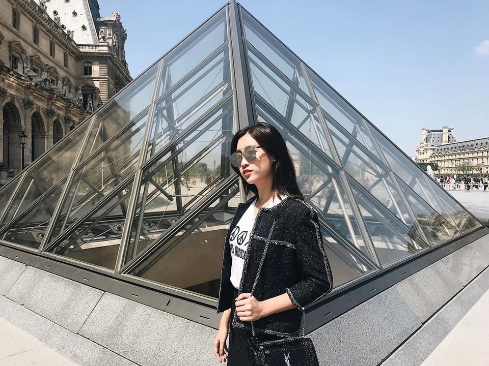 Là Hoa hậu đầu tiên giữ vai trò giám khảo trong thời gian đương nhiệm, Đỗ Mỹ Linh được đánh giá cao với những trải nghiệm chuyên môn và lối sống tích cực của bản thân. Không chạy theo hàng hiệu đắt đỏ hay đắm chìm trong những chuyến du lịch nghỉ dưỡng sang chảnh, Đỗ Mỹ Linh vẫn giữ được phong thái cũng như vai trò của mình trong mỗi hành trình. Là Hoa hậu đầu tiên giữ vai trò giám khảo trong thời gian đương nhiệm, Đỗ Mỹ Linh được đánh giá cao với những trải nghiệm chuyên môn và lối sống tích cực của bản thân. Không chạy theo hàng hiệu đắt đỏ hay đắm chìm trong những chuyến du lịch nghỉ dưỡng sang chảnh, Đỗ Mỹ Linh vẫn giữ được phong thái cũng như vai trò của mình trong mỗi hành trình.