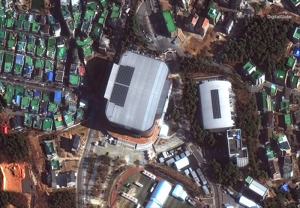 Trung tâm khúc côn cầu trên băng Kwandong. Ảnh: DigitalGlobe Trung tâm khúc côn cầu trên băng Kwandong. Ảnh: DigitalGlobe