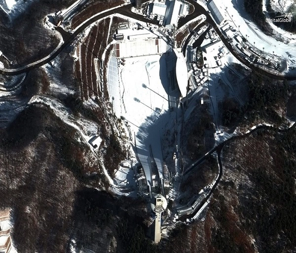 Trung tâm trượt tuyết đổ đèo Jeongseon. Ảnh: DigitalGlobe Trung tâm trượt tuyết đổ đèo Jeongseon. Ảnh: DigitalGlobe