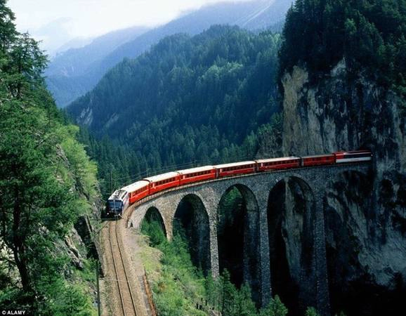 Đoàn tàu này cũng đi qua 291 cây cầu, 91 đường hầm, vượt sông Rhone và sông Rhine. Đoàn tàu này cũng đi qua 291 cây cầu, 91 đường hầm, vượt sông Rhone và sông Rhine.