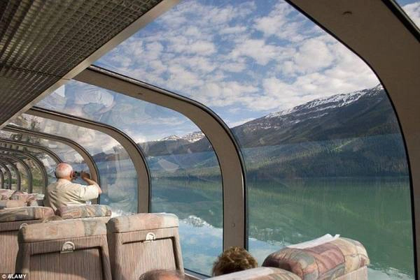 Một chuyến hành trình kéo dài 8 đêm trên tàu Rocky Mountaineer, du khách sẽ phải trả gần 80 triệu đồng mỗi người. Một chuyến hành trình kéo dài 8 đêm trên tàu Rocky Mountaineer, du khách sẽ phải trả gần 80 triệu đồng mỗi người.