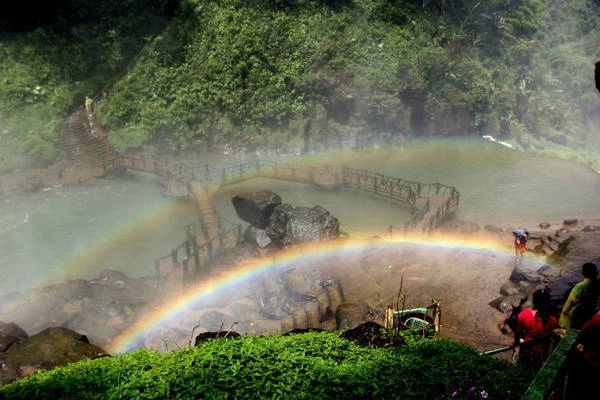Cầu vồng bảy sắc tuyệt đẹp vắt bên dòng thác, ẩn hiện trong làn sương mờ ảo là hình ảnh mê đắm, hút hồn du khách nhất - Ảnh: Phương Nam Cầu vồng bảy sắc tuyệt đẹp vắt bên dòng thác, ẩn hiện trong làn sương mờ ảo là hình ảnh mê đắm, hút hồn du khách nhất - Ảnh: Phương Nam