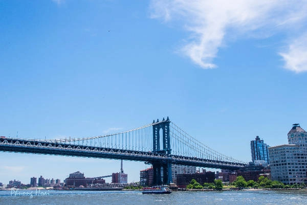 Ngoài việc kết nối những khu vực với nhau, cầu treo Manhattan còn cuốn hút du khách nhờ kiến trúc độc đáo và độ bền đáng kinh ngạc. Một điều thú vị là xe cộ lưu thông qua những cây cầu đẹp này đều không mất phí. Ngoài việc kết nối những khu vực với nhau, cầu treo Manhattan còn cuốn hút du khách nhờ kiến trúc độc đáo và độ bền đáng kinh ngạc. Một điều thú vị là xe cộ lưu thông qua những cây cầu đẹp này đều không mất phí.