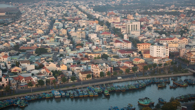 bay-khinh-khi-cau-phan-thiet-ivivu-1