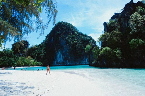 ngay-gan-viet-nam-co-5-bai-bien-thien-duong-dep-nhuong-nay-khong-di-thi-tiec-lam-ivivu-3
