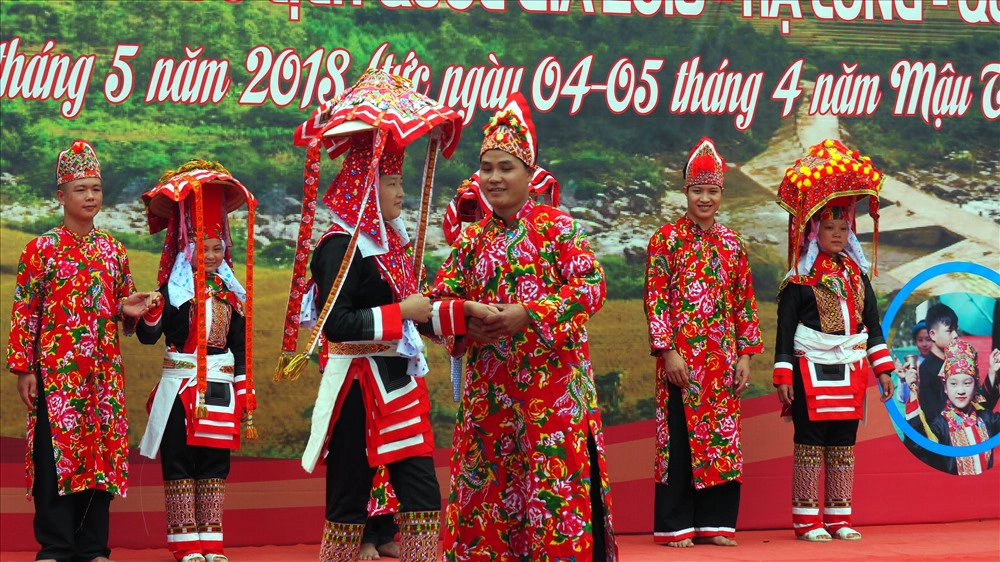 Trang phục ngày cưới của người Dao Thanh Phán. Ảnh: Báo Quảng Ninh.