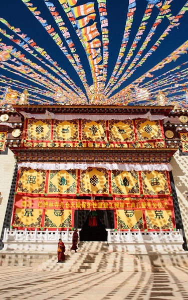 Huyền thoại Shangri La hiện lên linh thiêng, lộng lẫy - Ảnh: Telegraph Huyền thoại Shangri La hiện lên linh thiêng, lộng lẫy - Ảnh: Telegraph