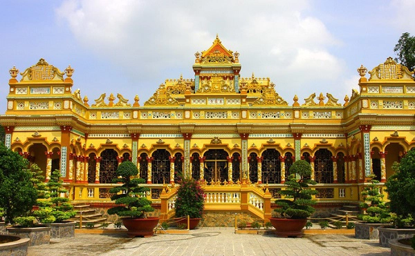 Chùa Vĩnh Tràng kết hợp giữa nét hiện đại phương Tây và vẻ đẹp truyền thống Việt Nam - Ảnh: Thư viện Hoa Sen Chùa Vĩnh Tràng kết hợp giữa nét hiện đại phương Tây và vẻ đẹp truyền thống Việt Nam - Ảnh: Thư viện Hoa Sen