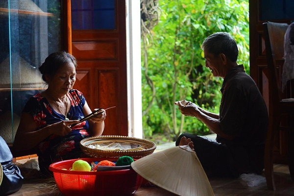 Đôi vợ chồng hơn nửa đời người làm nón ngựa ở thôn Phú Gia, xã Cát Tượng, huyện Phù Cát, tỉnh Bình Định. Đôi vợ chồng hơn nửa đời người làm nón ngựa ở thôn Phú Gia, xã Cát Tượng, huyện Phù Cát, tỉnh Bình Định.