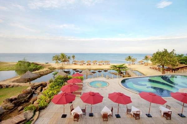 du lịch Phú Quốc -Bờ biển đáng yêu của resort. Ảnh: iVIVU.com.