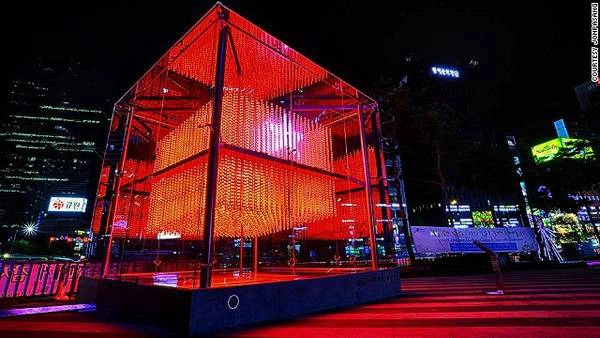 131231172234-brilliant-cube-red-horizontal-gallery