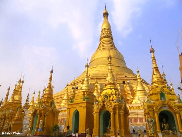 ngoi-chua-dat-90-tan-vang-va-hang-nghin-vien-kim-cuong-o-myanmar-ivivu-5
